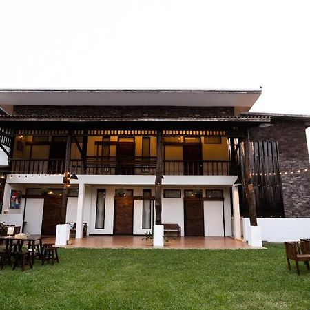 Croissant Hotel And Cafe Chiang Rai Exterior photo