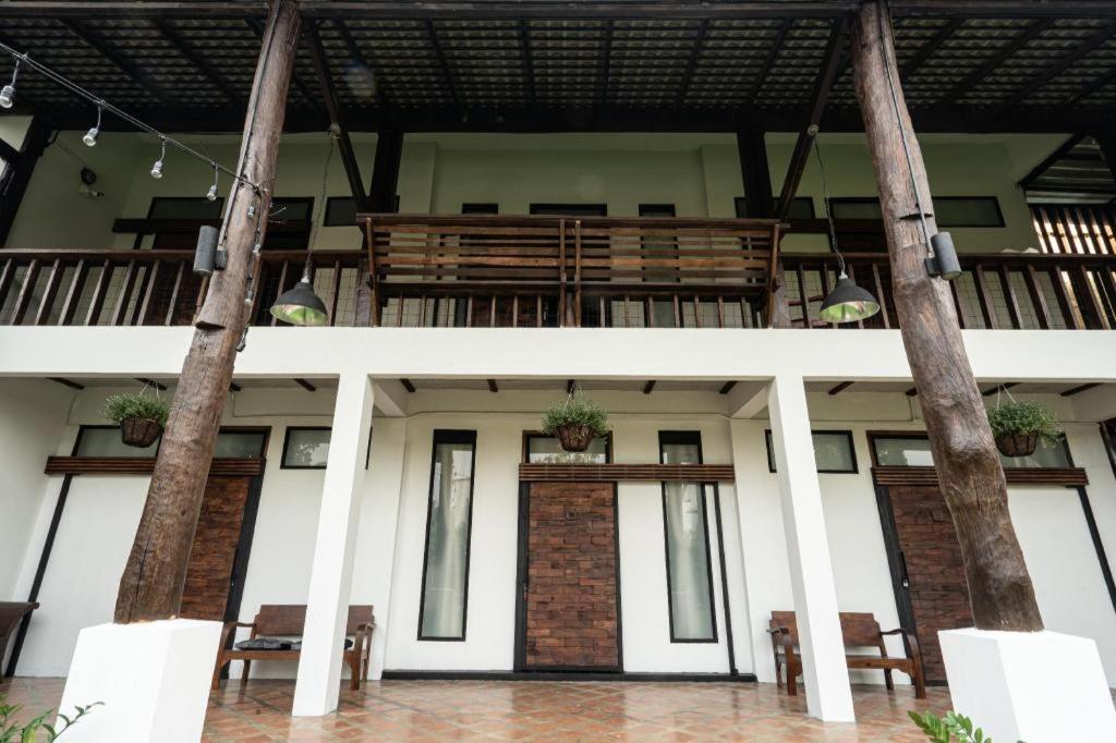 Croissant Hotel And Cafe Chiang Rai Exterior photo