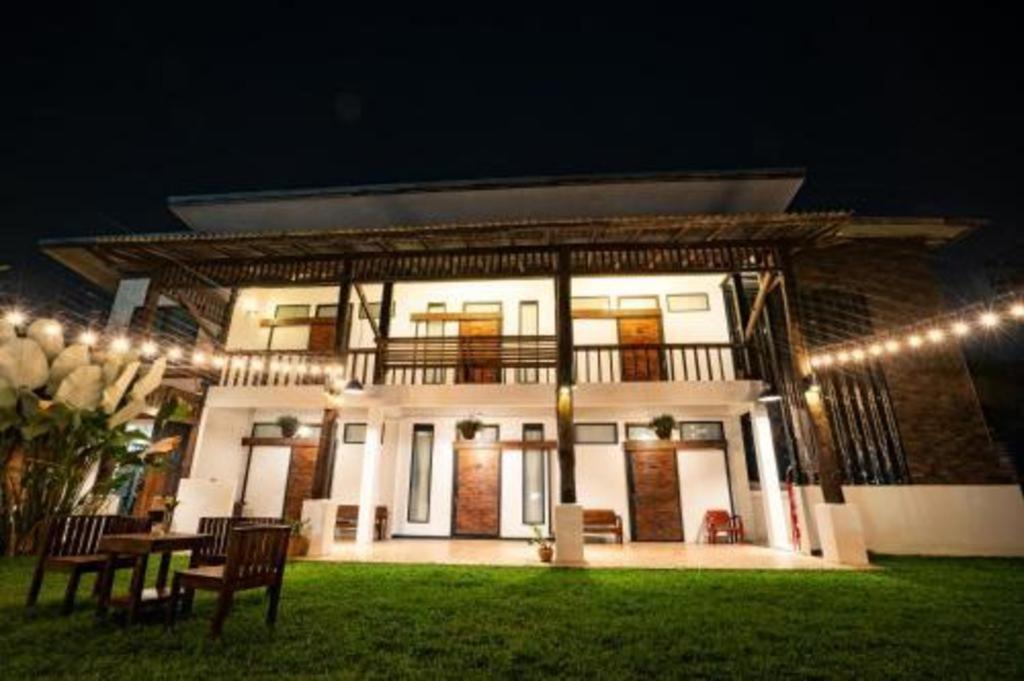 Croissant Hotel And Cafe Chiang Rai Exterior photo